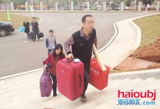 昆明學生搬家服務(wù)部助您輕松搬離學校.jpg 昆明學生搬家服務(wù)部助您輕松搬離學校.jpg